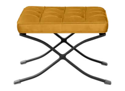 Barcelona Chair XL Oker Velvet Set | Inclusief Ottoman | Zwart Frame